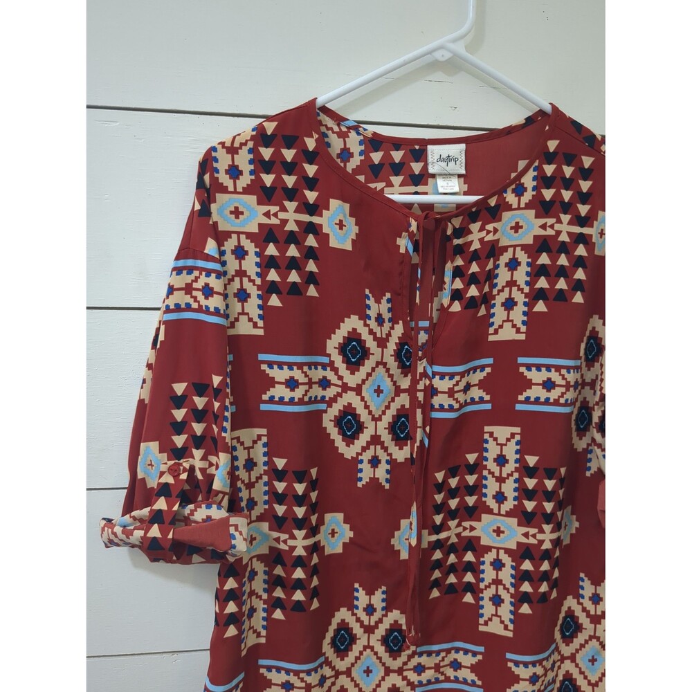 Daytrip size small Aztec rolled cuff top coastal fall boho